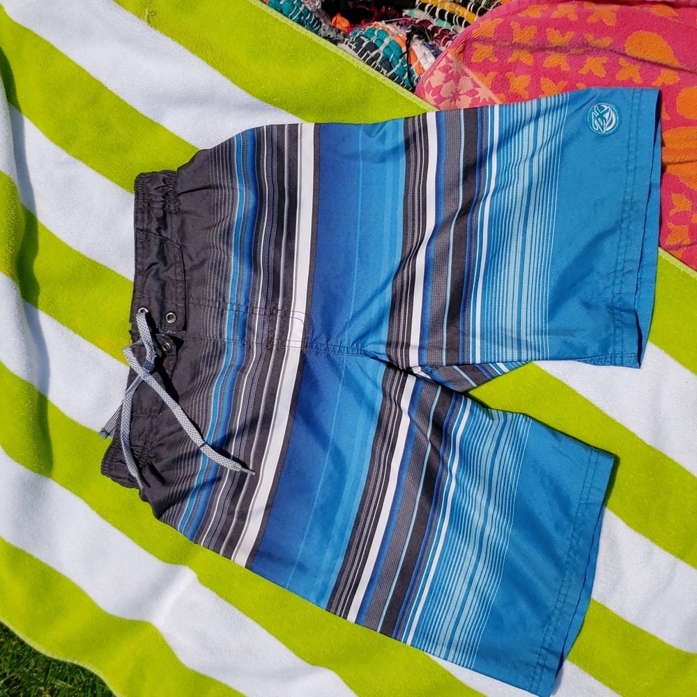 Zero Xposure swim trunks Large (14-16) blue